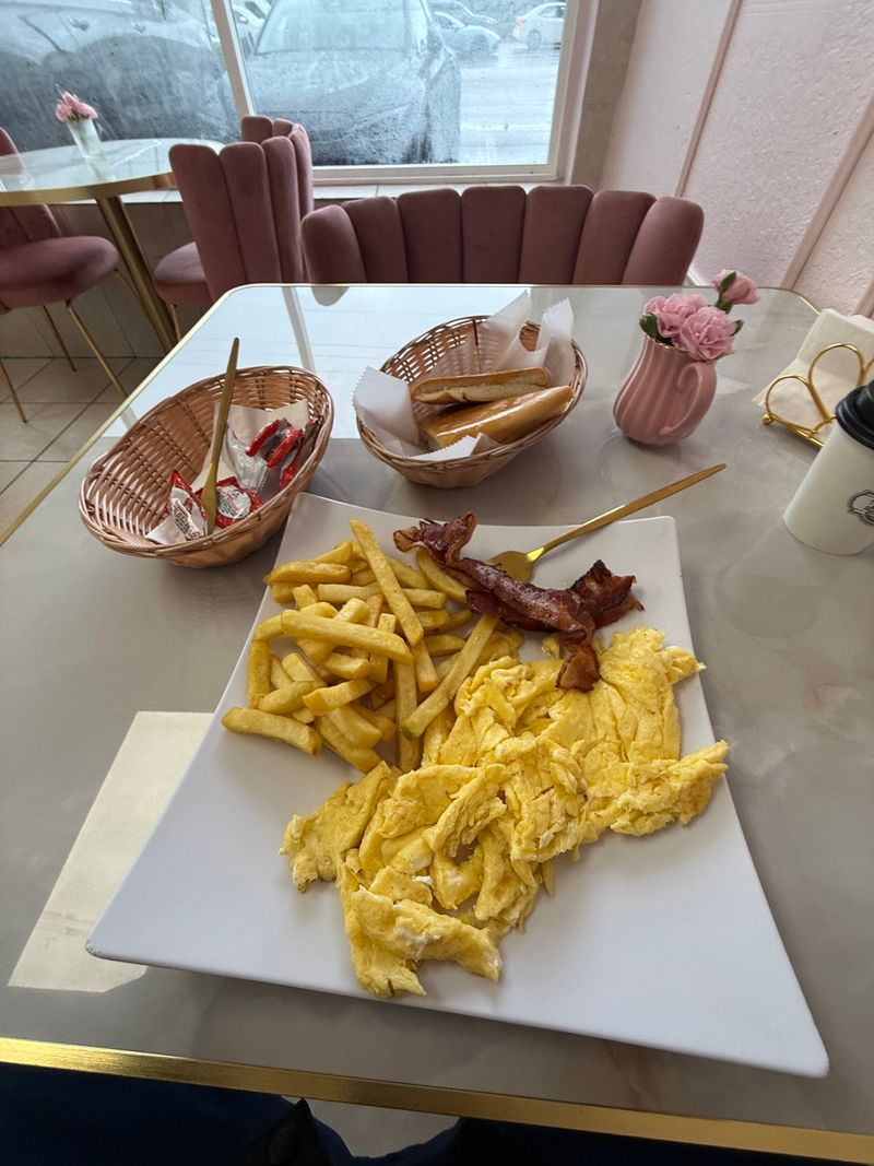 Claudia's Bakery Cafe