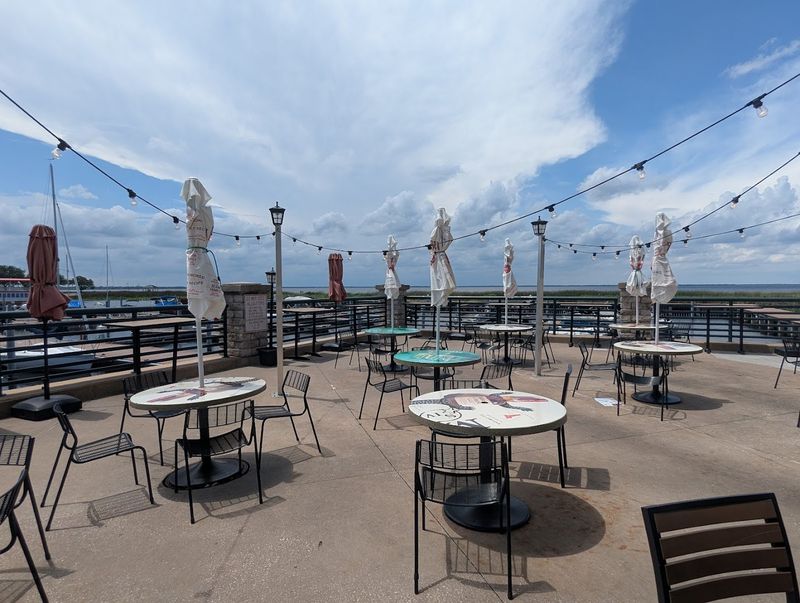 Crabby's On The Lakefront, St. Cloud