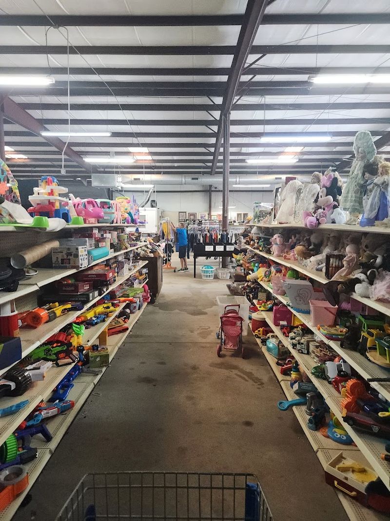 Lake Wales Care Center Dundee Thrift Store (Dundee)