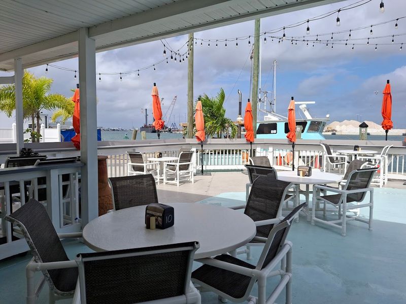 Fishlips Waterfront Bar & Grill (Cape Canaveral)