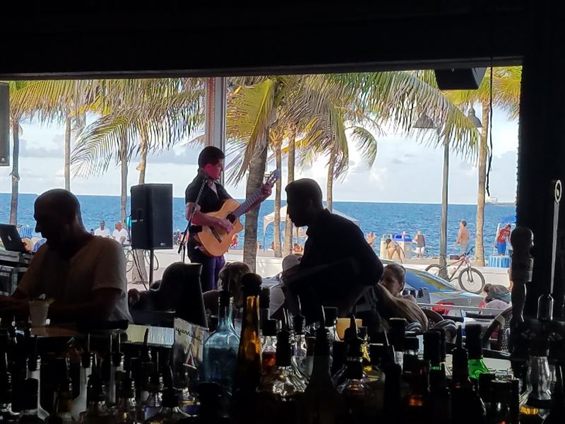 Live Music That Brings Everyone Together