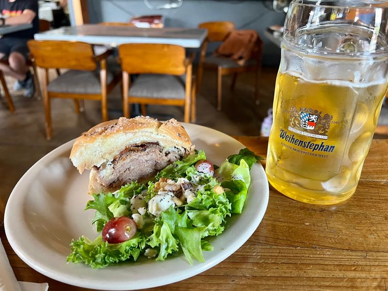 The Independent Bar and Cafe (Tampa)