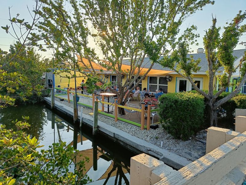 Blue Dog Bar & Grill (Matlacha)