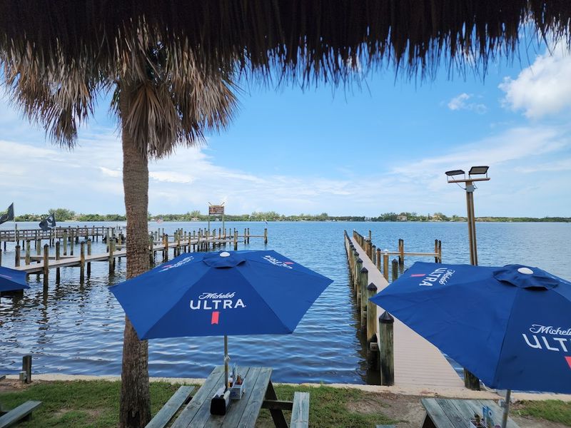 Evie's On The Bay / Spanish Point Tiki (Osprey)