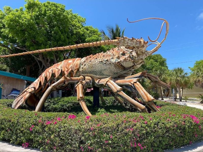 Rain Barrel Village & Betsy the Giant Lobster (Islamorada)