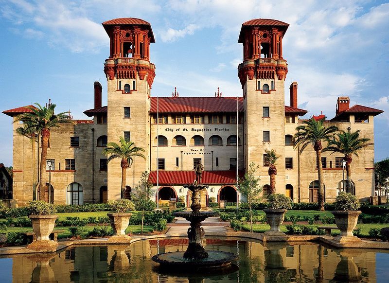 The Hotel Alcazar's Glamorous Past