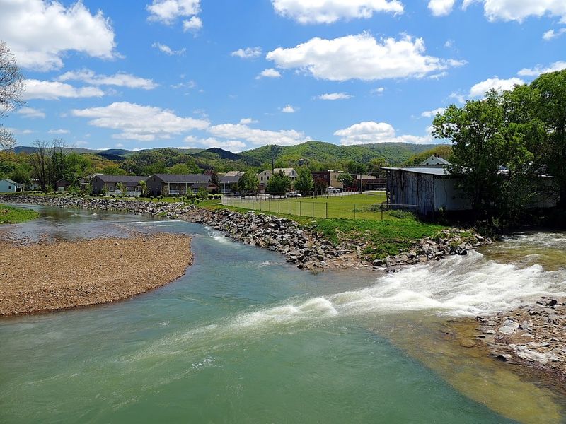 White Sulphur Springs / White Springs (White Springs)