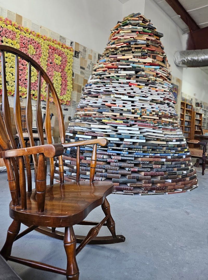Cozy Reading Spaces That Invite You to Stay Awhile