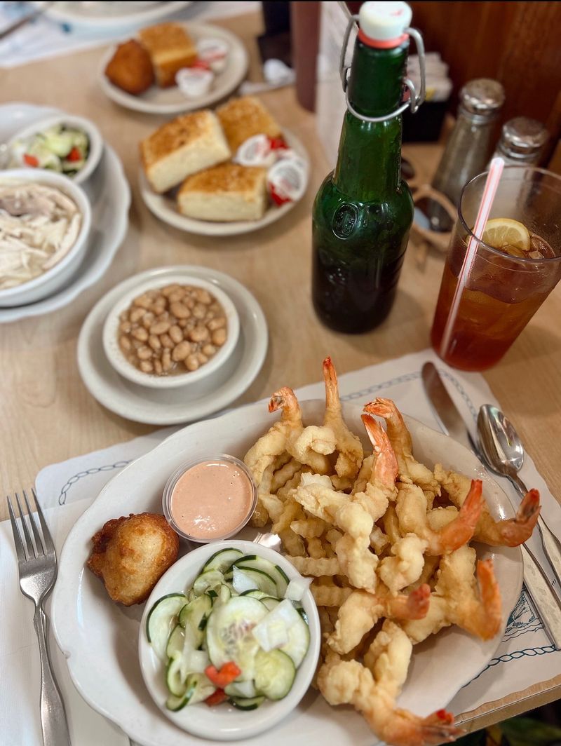 These 10 Florida Restaurants Know The Secret To Perfectly Crispy Fried Fish