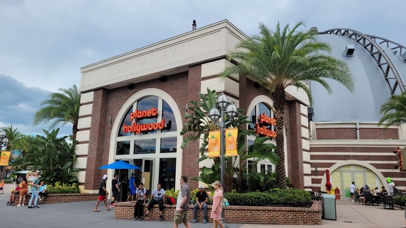 Explore the Disney Springs atmosphere (Lake Buena Vista)