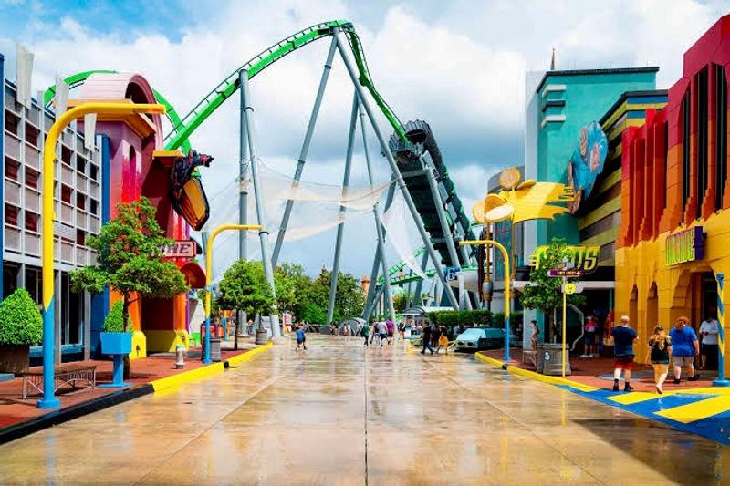 Florida’s 11 Best Theme Parks For Roller Coasters, Rides, And Family Memories