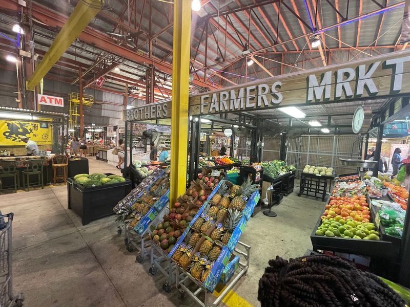 Yellow Green Farmers Market 