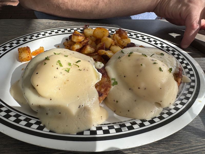 If You Love Biscuits And Gravy, This Florida Diner Belongs On Your Radar
