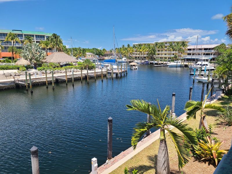 Go Full Florida Escape Between Fixtures (Key Largo)