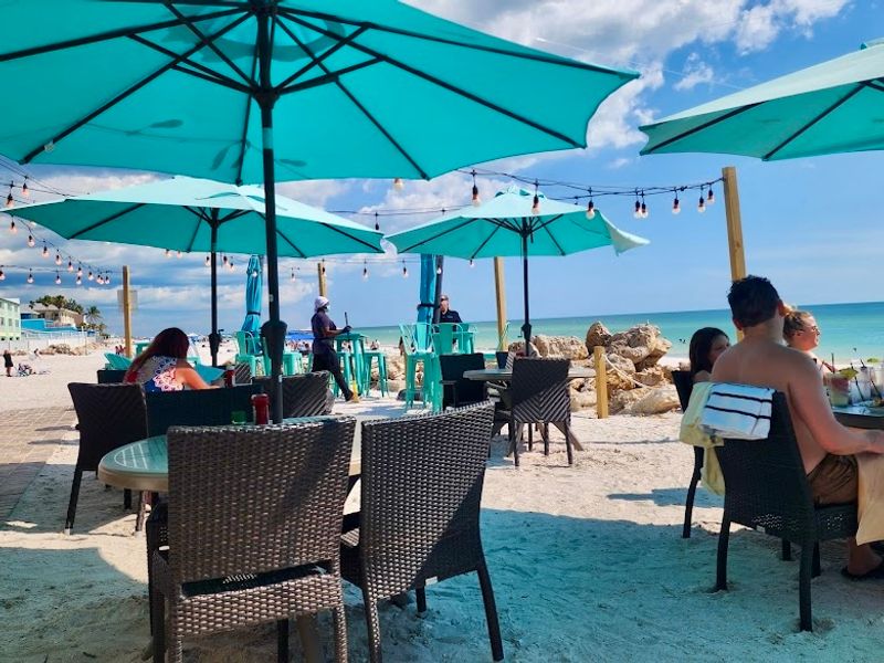 12 Beachfront Restaurants In Florida Where Every Meal Feels Like A Getaway