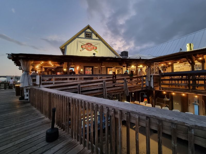 Live Music and Nighttime Vibes That Surprise First-Timers