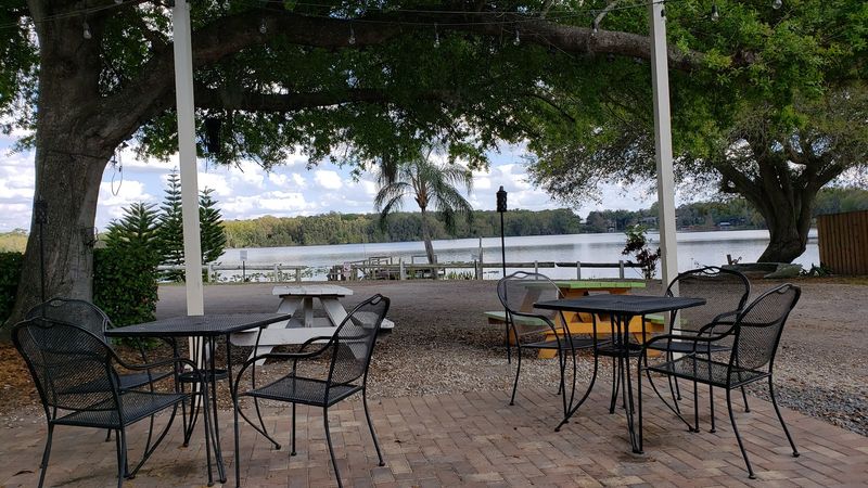 A Lakeside Spot With Old-School Charm