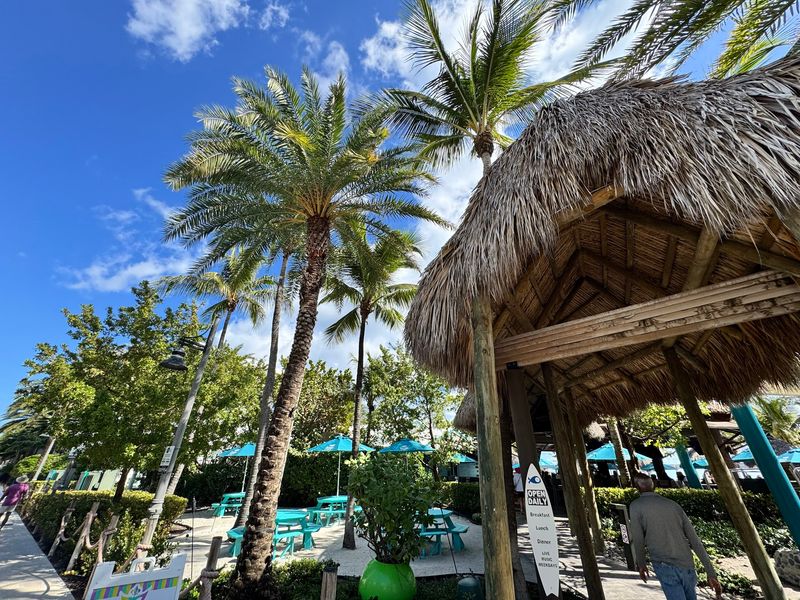 Lucky Fish Beach Bar + Grill (Pompano Beach)
