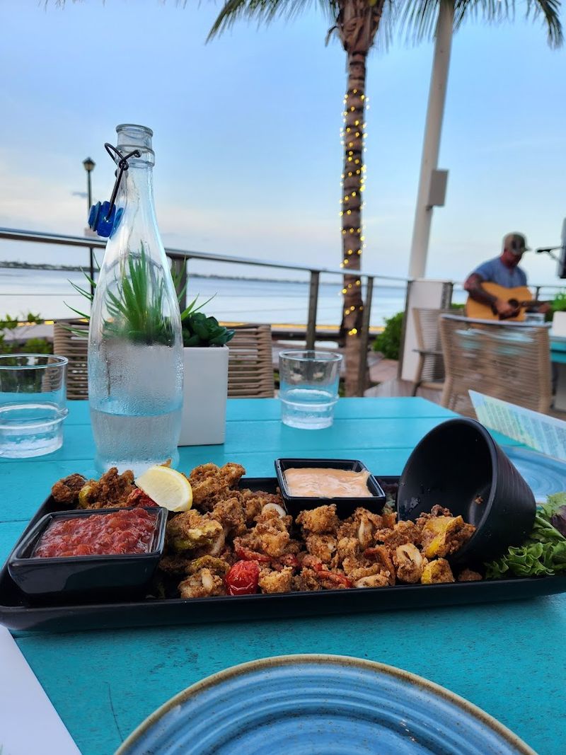 Hudsons on the River