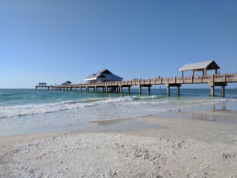 Clearwater Beach (Clearwater) — Best for families who want activities, restaurants, and convenient amenities