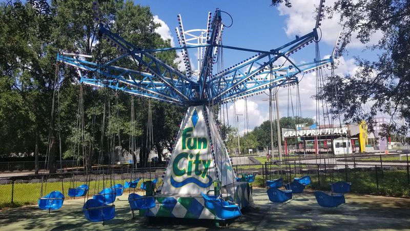 Mini Golf Through a Pirate's Forgotten Kingdom