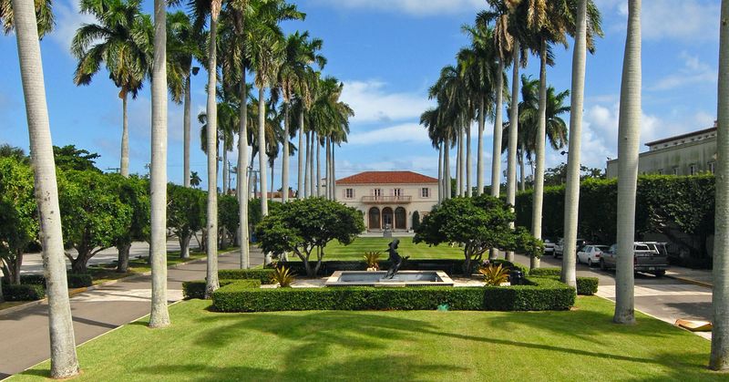 Thereâs A Stunning Literary Hideaway In Palm Beach That Most Visitors Donât Know About
