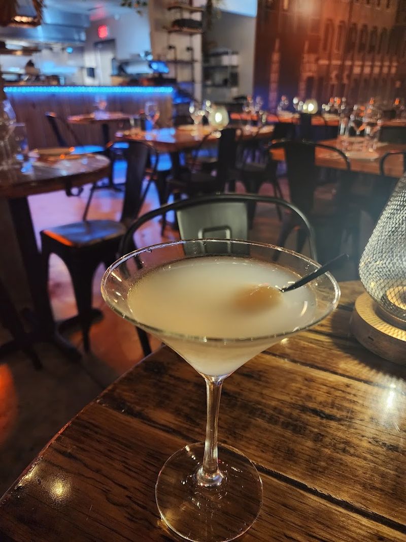 Cocktails and Drinks That Set the Mood Right