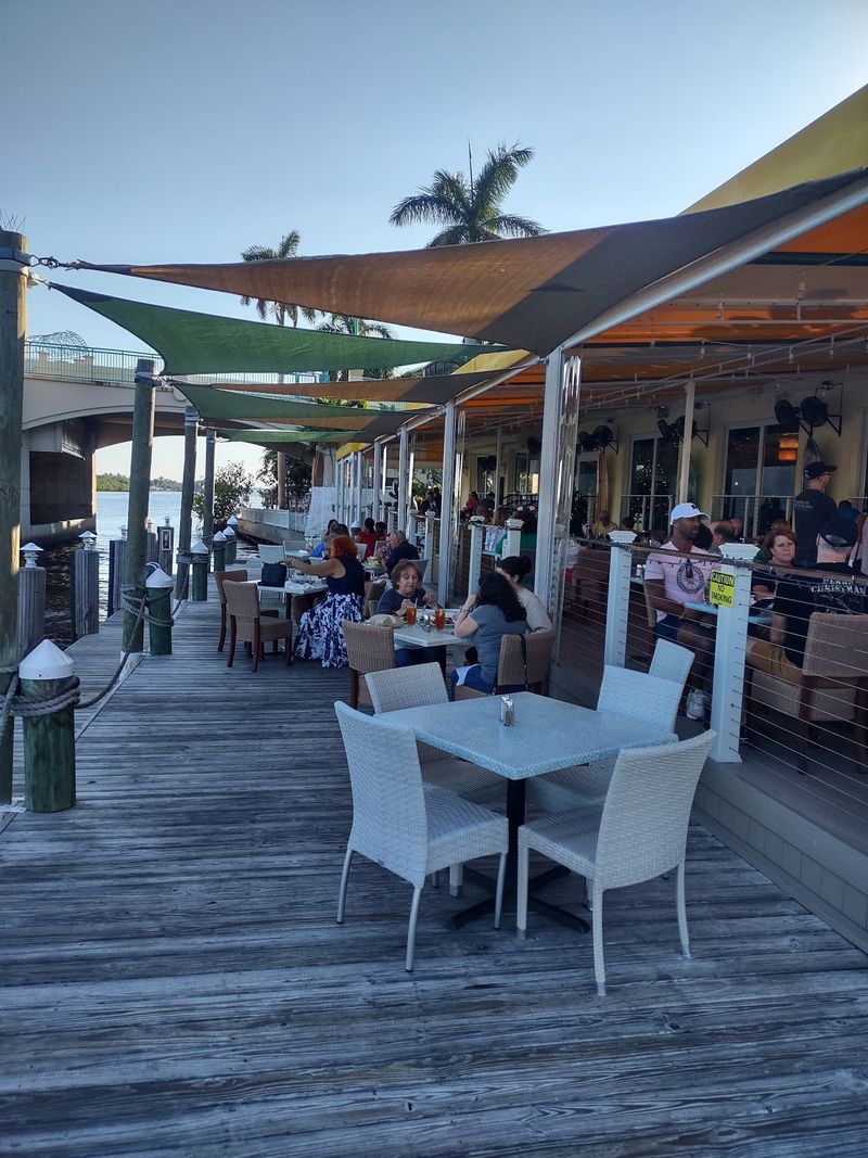 Live Music and Vibrant Atmosphere