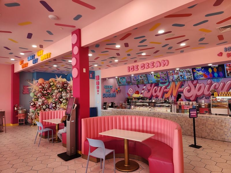 Customer Service That Turns First-Timers Into Regulars