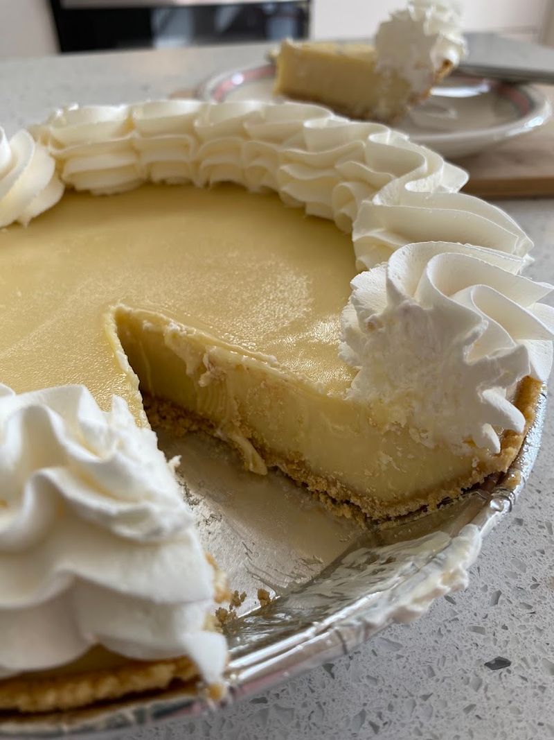 Blond Giraffe Key Lime Pie Factory (Tavernier)