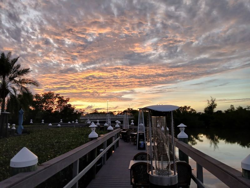 Farlow's on the Water