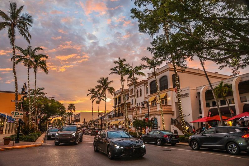 5th Avenue South – Naples