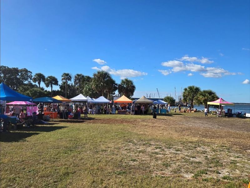 A Market That Runs on Island Time
