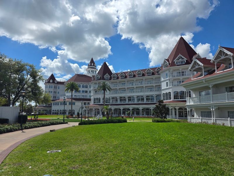 Walt Disney World Resort Hotels with Dining Plan (Orlando)