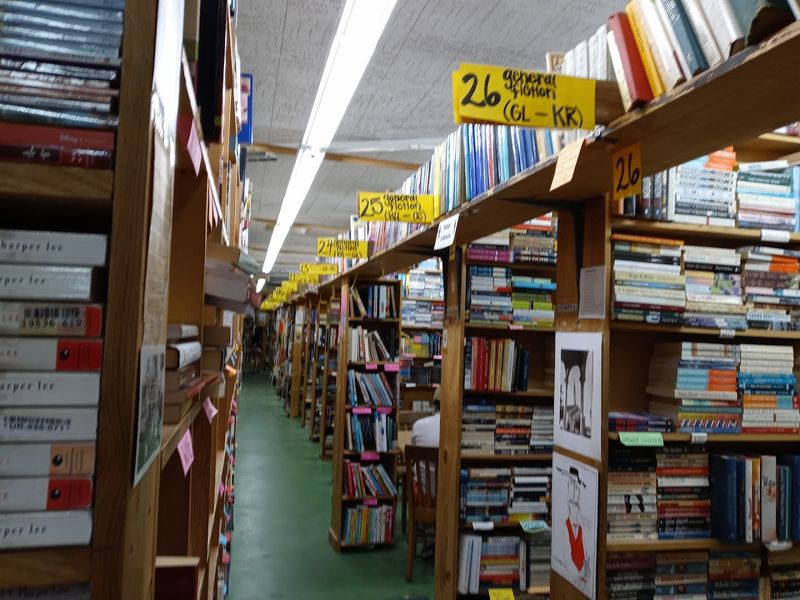 Chamblin Bookmine (Jacksonville)