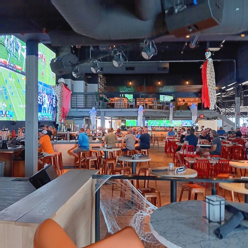 Sports & Social Orlando (Orlando)