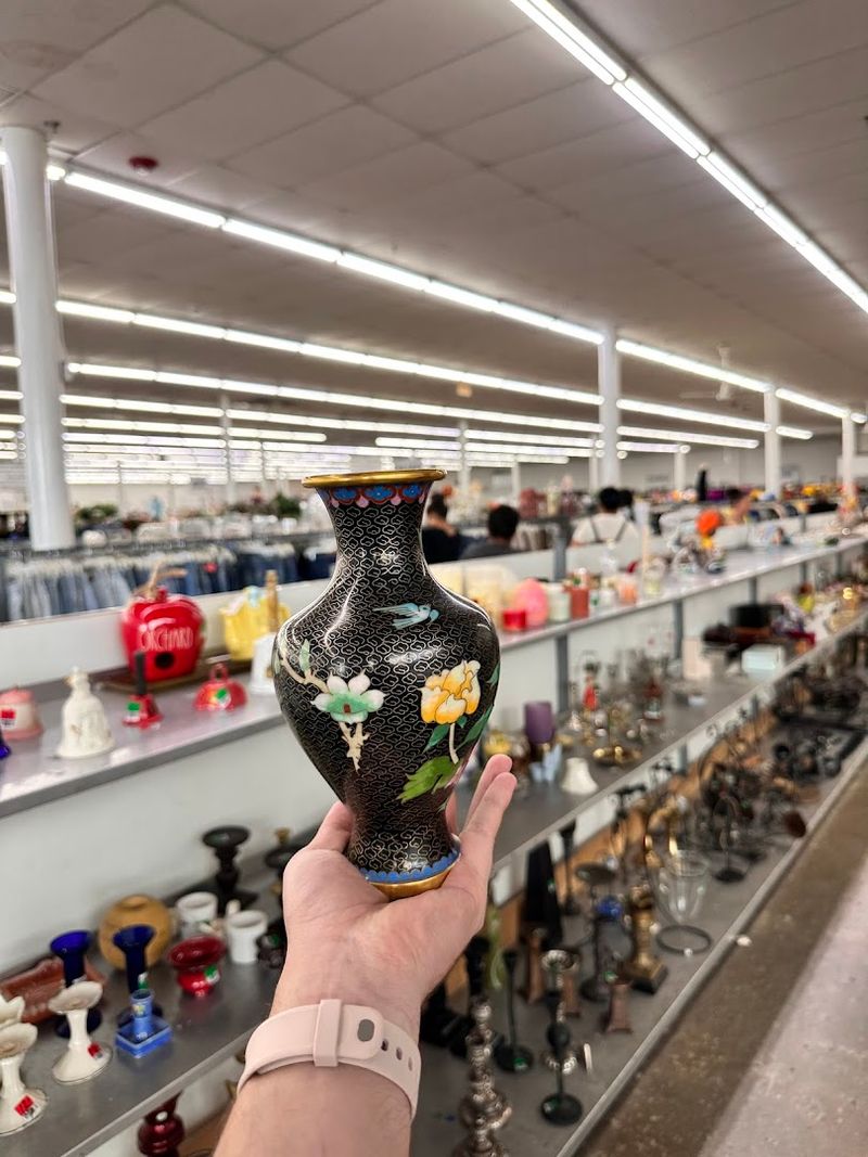 Red White & Blue Thrift Store (Hialeah)