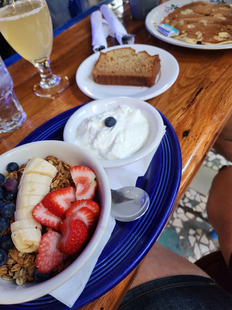 The Banana Bread At This Old-School Florida Spot Is The Stuff Of Legends