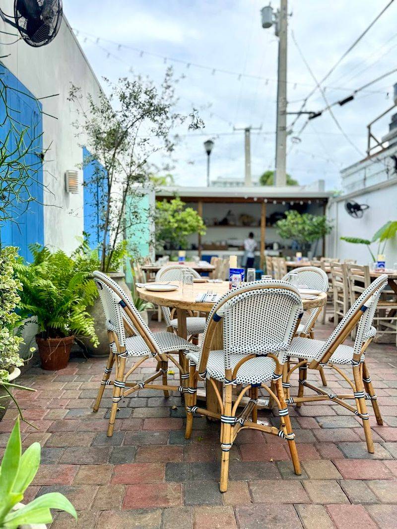13 Florida Restaurants With Hidden Patios, Garden Tables, And Secret Courtyards