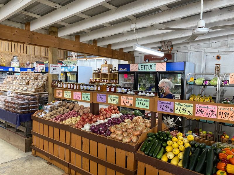 Hot Food and Deli That Rivals Actual Restaurants