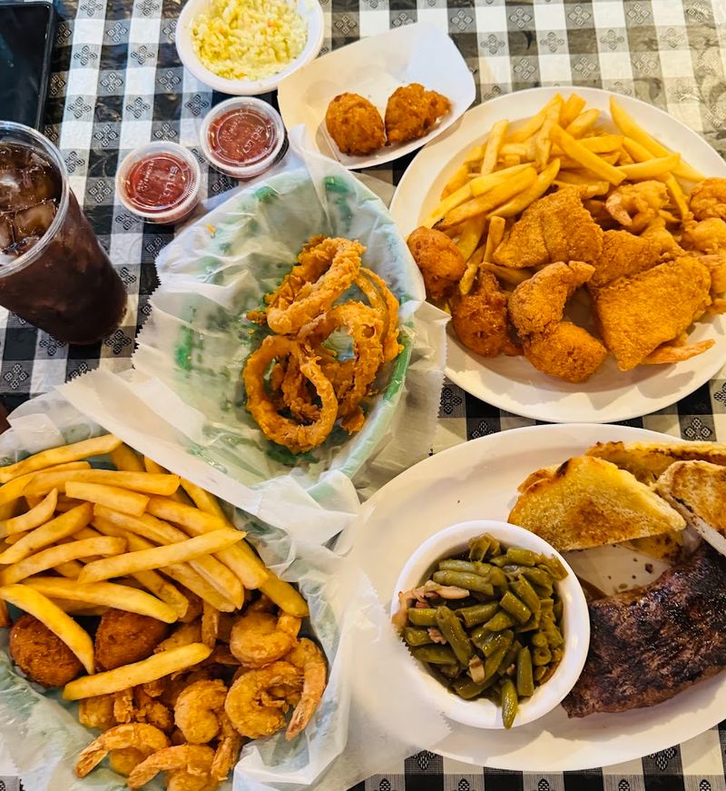 Fat Willie's Fish Camp (Valrico)
