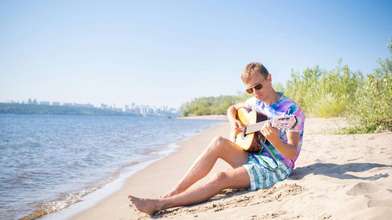 Stress-Resilient β Tunes calm nerves and reduce pre-day jitters