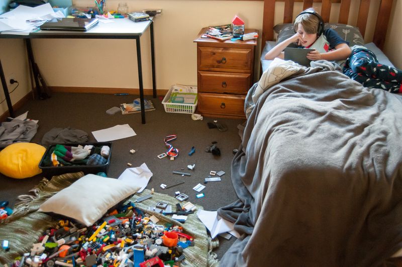 Empty Walls But Cluttered Surfaces