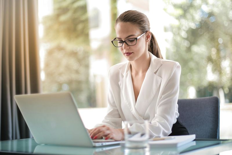 9 Common Habits That Highly Intelligent People Tend to Avoid