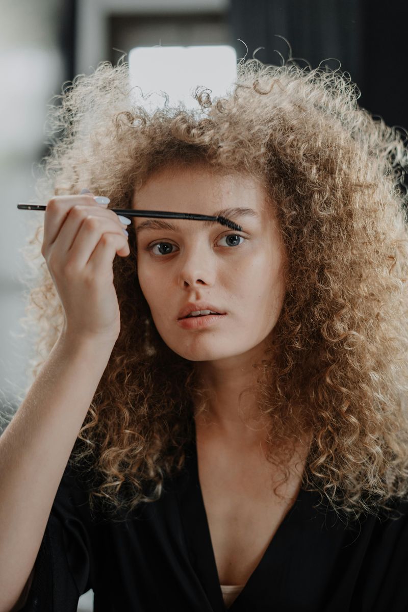 Eyebrows Must Be Thin and Perfectly Arched