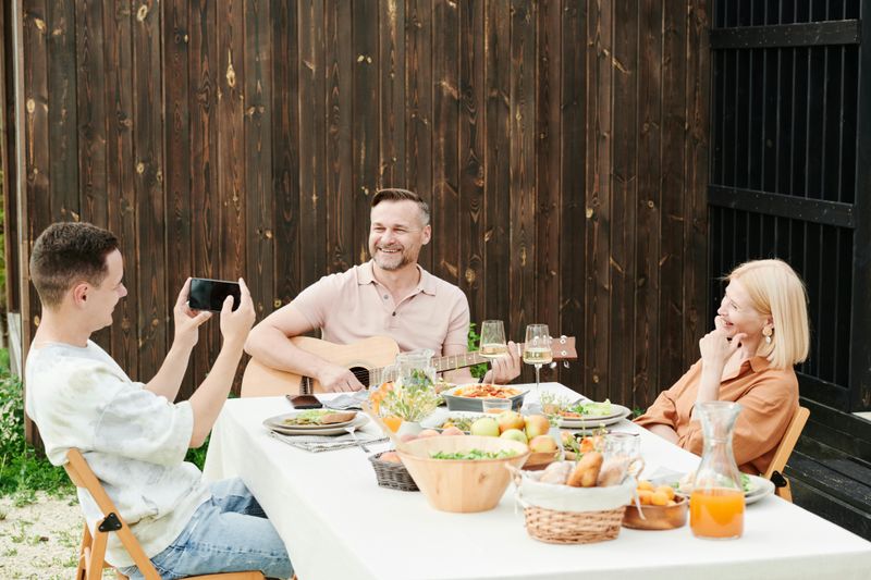 No Phones at the Table