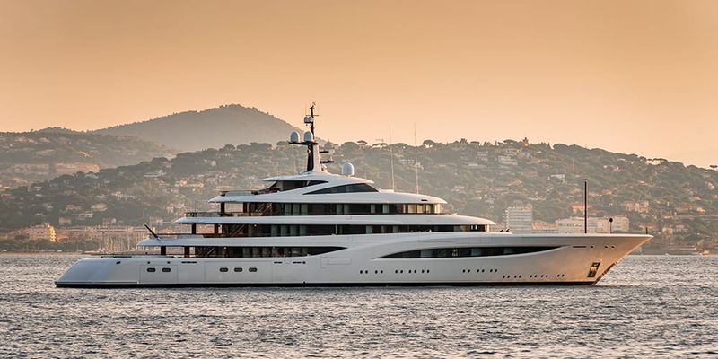 Owning a Yacht or Renting One for the Weekend