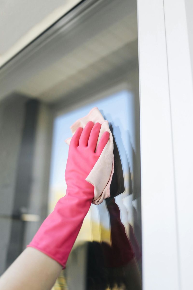 Use Newspaper for Streak-Free Windows