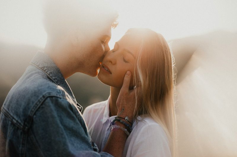 13 Red Flags Women Ignore Because the Chemistry Is Too Good