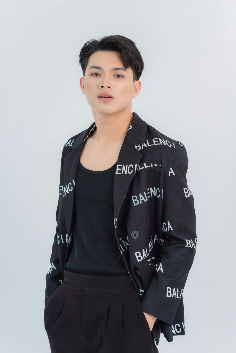 Constant brand-name flexing (designer logos everywhere)